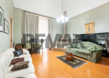 Sala da pranzo - Casa indipendente Via Regina Bianca
 
13, Catania - foto 1