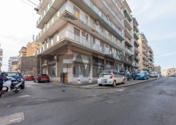 Edificio all\'aperto - Casa indipendente Via Regina Bianca
 
13, Catania - foto 14