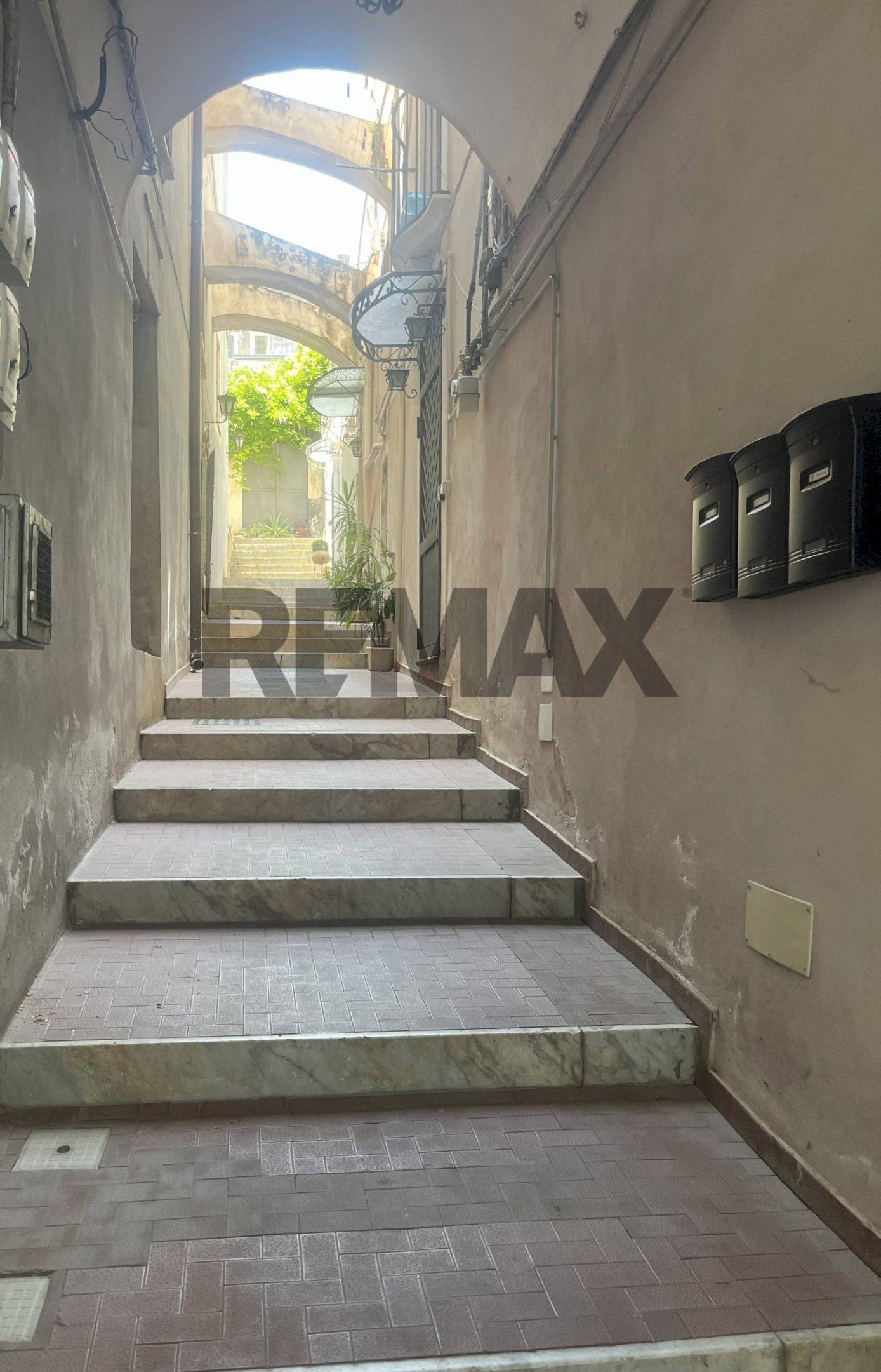 Ricezione / Lobby - Two-room apartment Via  Alessandro Manzoni
 
68, Catania - photo 1