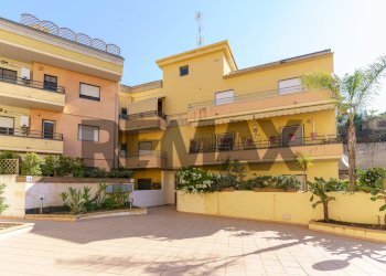 Edificio all\'aperto - Three-room apartment Via Sgroppillo
 
23, San Gregorio di Catania - photo 1