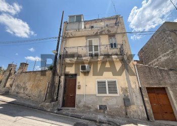 Casa all\'aperto - Quadrilocale via IV Novembre
 
42, Buscemi - foto 1