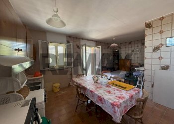 Sala da pranzo - Quadrilocale via IV Novembre
 
42, Buscemi - foto 16