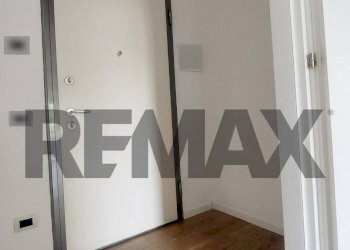 Hall / corridoio - Three-room apartment VIA CAMILLO BENSO CAVOUR
 
107, Giussano - photo 12
