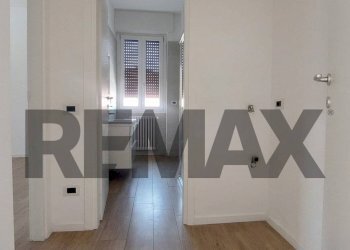 Hall / corridoio - Three-room apartment VIA CAMILLO BENSO CAVOUR
 
107, Giussano - photo 13
