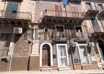 Edificio all\'aperto - Casa semi indipendente Via Cavour
 
22, Pachino - foto 1