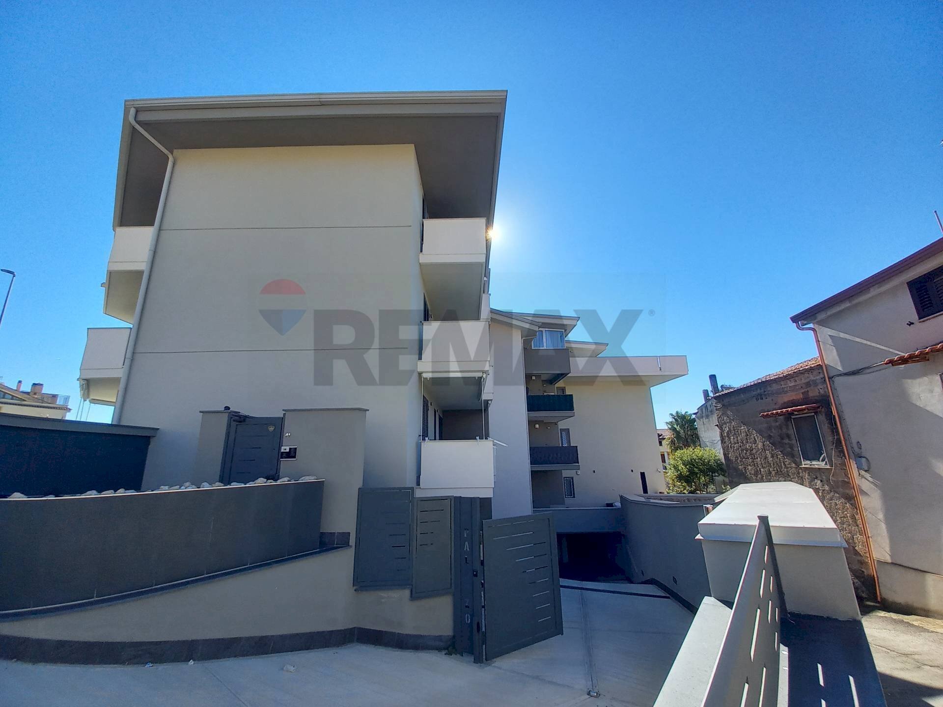 Edificio all\'aperto - Three-room apartment Via Andrea Iannelli
41, Caserta - photo 2