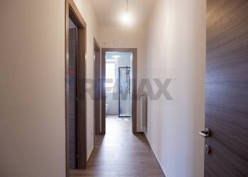 Hall / corridoio - Four-room apartment Via Andrea Iannelli
 
41, Caserta - photo 17