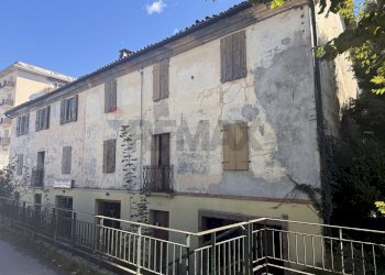 Edificio all\'aperto - Four-room apartment Via Feltre
 
43, Belluno - photo 3