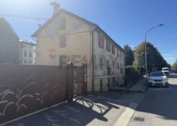 Edificio all\'aperto - Four-room apartment Via Feltre
 
43, Belluno - photo 4