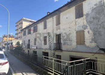 Edificio all\'aperto - Four-room apartment Via Feltre
 
43, Belluno - photo 9
