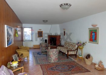 Soggiorno - Rustic Via Campi Lunghi (ex Palazzo di Avenale)
 
42, Cingoli - photo 13