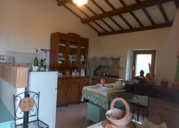 Soggiorno - Rustic Via Campi Lunghi (ex Palazzo di Avenale)
 
42, Cingoli - photo 21