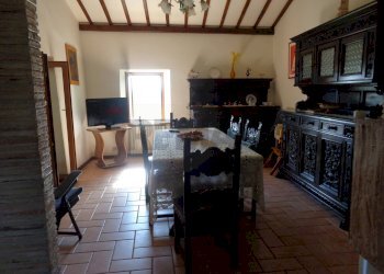 Sala da pranzo - Rustic Via Campi Lunghi (ex Palazzo di Avenale)
 
42, Cingoli - photo 23