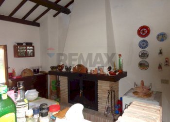 Camera / camera da letto - Rustic Via Campi Lunghi (ex Palazzo di Avenale)
 
42, Cingoli - photo 25