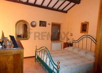 Camera / camera da letto - Rustic Via Campi Lunghi (ex Palazzo di Avenale)
 
42, Cingoli - photo 30
