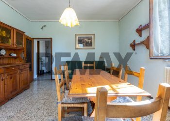 Sala da pranzo - Independent house Frazione Castione dei Marchesi
 
160, Fidenza - photo 32