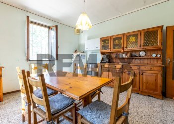 Sala da pranzo - Independent house Frazione Castione dei Marchesi
 
160, Fidenza - photo 33