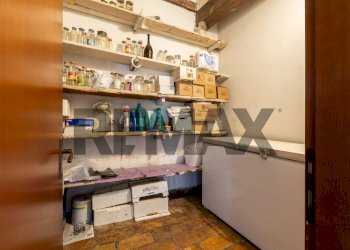 Dispensa di stoccaggio - Independent house Frazione Castione dei Marchesi
 
160, Fidenza - photo 56