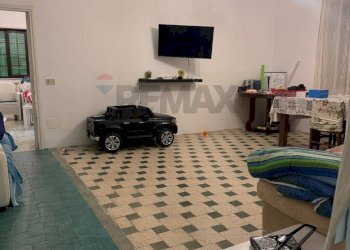 Soggiorno - Three-room apartment VIA CRISTOFORO COLOMBO
 
90, Minturno - photo 3
