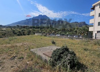 Vista delle montagne - Terreno agricolo Via Giuseppe Navarra Erudito
 
10, Termini Imerese - foto 15