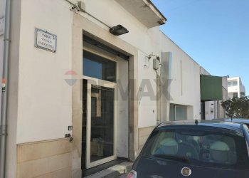 Edificio all\'aperto - Locale Commerciale Corso Vittorio Emanuele
 
9, Comiso - foto 4