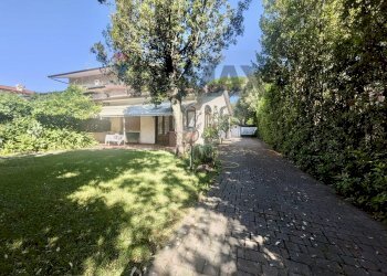 Giardino - Casa semi indipendente via padre i. da carrara
 
27, Forte dei Marmi - foto 1