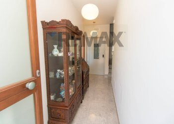 Hall / corridoio - Semi-detached house Via Giuseppe Toppeta
 
29/1, Pescara - photo 6