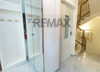 Hall / corridoio - Semi-detached house Via Giuseppe Toppeta
 
29/1, Pescara - photo 24