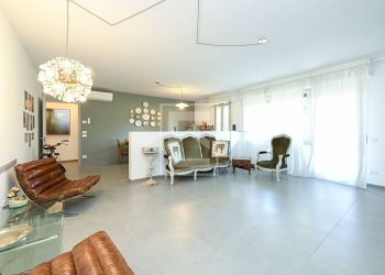 Foto 3 - Four-room apartment VIA SAN MARTINO DELLA BATTAGLIA, Sirmione - photo 3