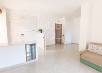 Salone angolo cottura - Quadrilocale Via Terracina
354, Napoli - foto 4