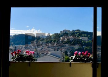 Vista delle montagne - Three-room apartment Reggio Calabria
 
41, Cosenza - photo 4