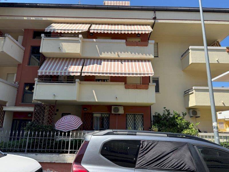 Foto 1 - Trilocale via Gorizia
 
8, Alba Adriatica - foto 1