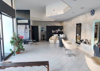Ricezione / Lobby - Commercial Premises Via Passo Resia, Gallarate - photo 1