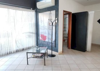 Soggiorno - Commercial Premises Via Passo Resia, Gallarate - photo 13