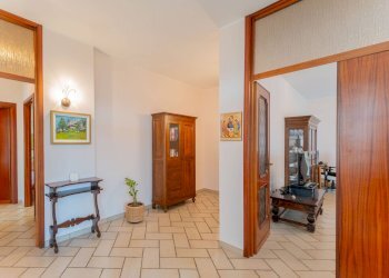Hall / corridoio - Semi-detached house via monterosa
 
23, Pombia - photo 4