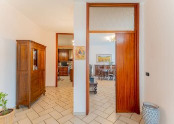Hall / corridoio - Semi-detached house via monterosa
 
23, Pombia - photo 5