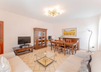 Sala da pranzo - Semi-detached house via monterosa
 
23, Pombia - photo 6