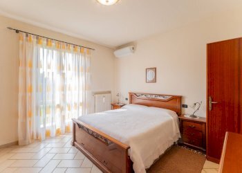 Camera / camera da letto - Semi-detached house via monterosa
 
23, Pombia - photo 16