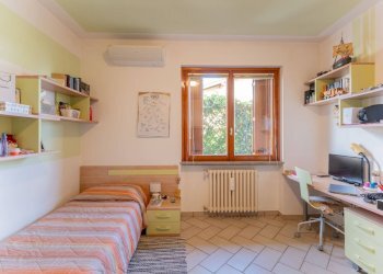 Camera / camera da letto - Semi-detached house via monterosa
 
23, Pombia - photo 19
