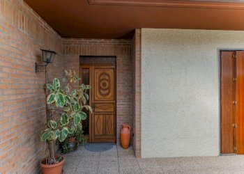 Hall / corridoio - Semi-detached house via monterosa
 
23, Pombia - photo 27