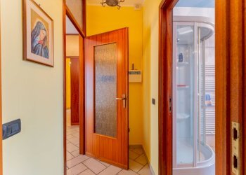 Hall / corridoio - Semi-detached house via monterosa
 
23, Pombia - photo 30