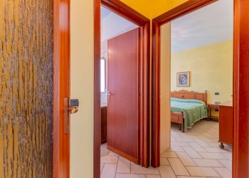 Hall / corridoio - Semi-detached house via monterosa
 
23, Pombia - photo 31