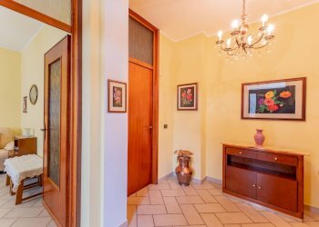 Hall / corridoio - Semi-detached house via monterosa
 
23, Pombia - photo 41