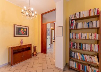 Hall / corridoio - Semi-detached house via monterosa
 
23, Pombia - photo 42