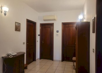 Hall / corridoio - Villa Via Giuseppe Garibaldi
 
11, Gargallo - photo 16