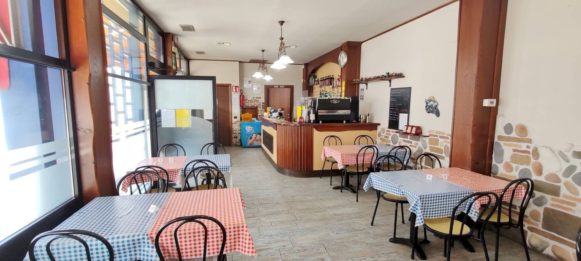 Cucina - Attività Commerciale Via Magenta, Busto Arsizio - foto 1