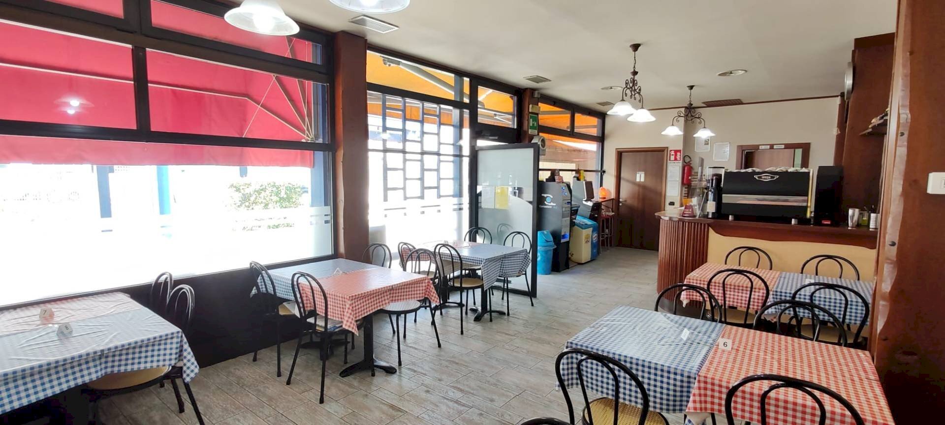 Sala da pranzo - Attività Commerciale Via Magenta, Busto Arsizio - foto 3