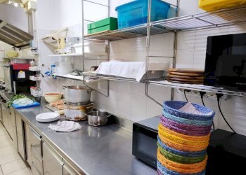 Cucina - Attività Commerciale Via Magenta, Busto Arsizio - foto 14