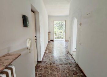 Hall / corridoio - Three-room apartment VIA SAN ROCCO
 
53, Vergiate - photo 8