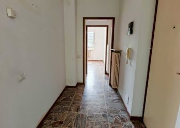 Hall / corridoio - Three-room apartment VIA SAN ROCCO
 
53, Vergiate - photo 9